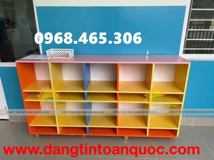 Tủ cặp dép mầm non, kệ đựng cặp mầm non bằng gỗ