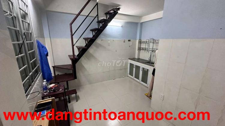 Cho Thuê Phòng trọ kiểu CCMN Quận 4 mới chỉ hơn 2 triệu/tháng, có lầu ở được 2 người.