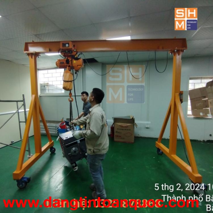 Cổng trục di động tải trọng từ 500kg đến 3 tấn nhỏ, gọn, giá tốt