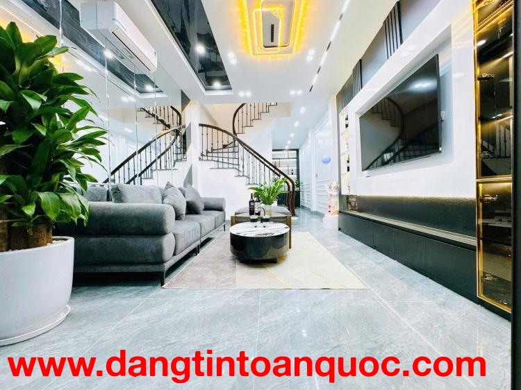 BÁN NHÀ MỚI ĐẸP Ở NGAY - TRẦN DUY HƯNG, CẦU GIẤY - 44/52M x 6T THANG MÁY - GẦN PHỐ - GIÁ 17.8 TỶ