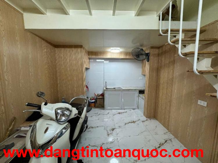 Chính chủ cho thuê nhà Số 6 ngách 20/62 ngõ Trại Cá, đi đường 315 Trần Đại Nghĩa vào rất thuận tiện.