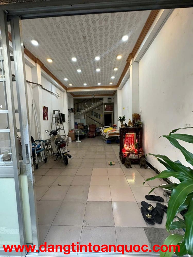 Cần cho thuê gấp mặt bằng tại vị trí đắc địa ngay trung tâm Quận 1, thích hợp kinh doanh