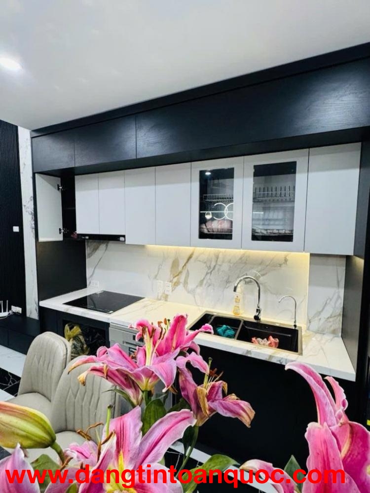 Bán nhà Đẹp Việt Hưng - gara ô chờ thang máy Full NT- Dân xây 55m 5 tầng nhỉnh 11 tỷ(TL)