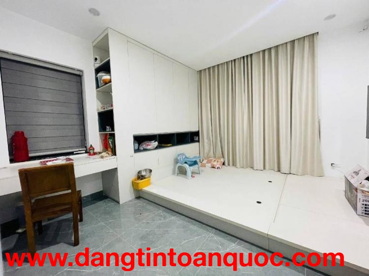 Bán nhà đẹp trung tâm Ngọc Lâm- Dân xây-Full NT mặt tiền rộng- 45m 5 tầng nhỉnh 8 tỷ