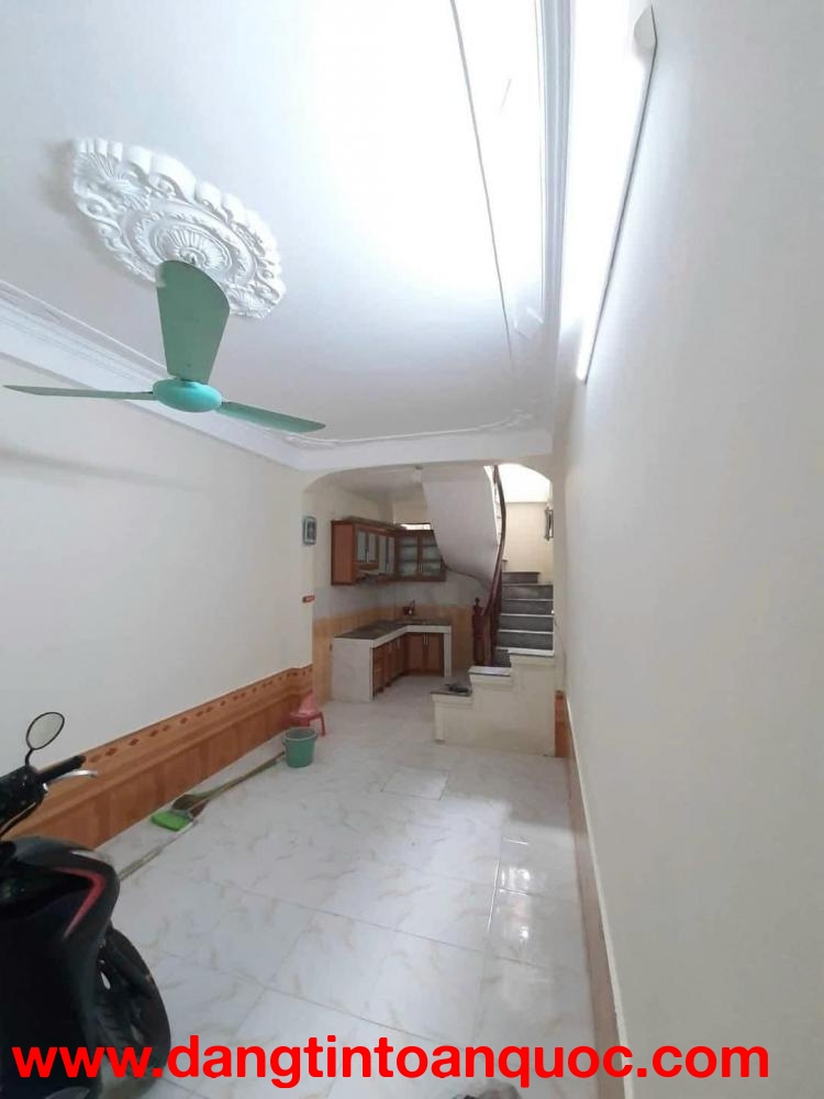 Cho thuê nhà nguyên căn ngõ 113 Nguyễn Chính, 40m² × 4 tầng, gồm 3 phòng ngủ, 7,5 triệu