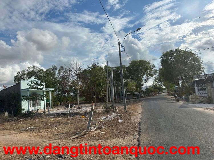 Bán 20m x 49m đất thổ cư Nguyễn Thông, Tân Bình, LaGi giá ngộp 180tr/m ngang