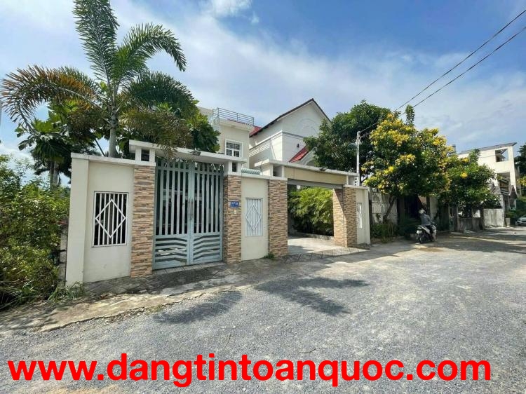 Bán Biệt Thự 1 trệt 1 lầu 1 tum. 
Liền kề KDC Phúc Hiếu . Hiệp Hoà. Tp Biên Hoà-0909808615