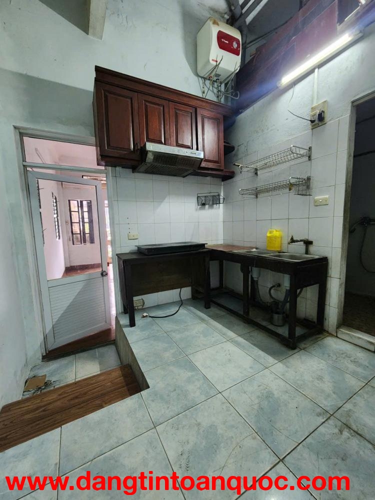 Cho thuê căn hộ tầng 2 Mặt Phố Trương Định 80m2, 2 ngủ chỉ 6 Triệu ở hộ gia đình