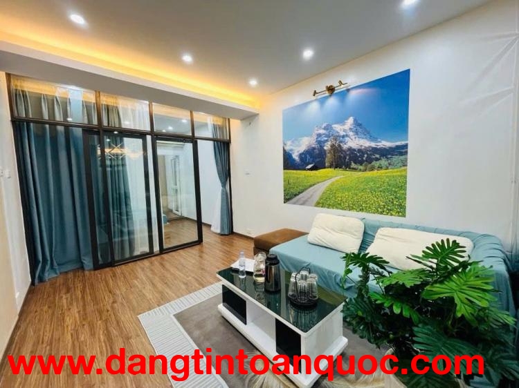 tập thể quân đội hoàng quốc việt 110m 4 ngủ,2 thoáng,ô tô đỗ cửa giá 5,45 tỷ