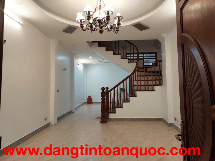 Cho thuê nhà Hoa Bằng làm VP kết hợp ở gđ 5 tầng x  45m² , 6 phòng ngủ, 4 WC, 22.5 triệu