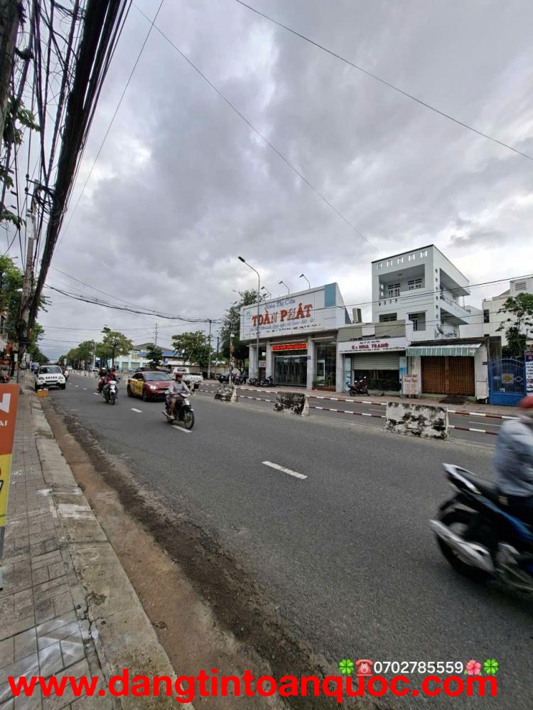 Bán Nhà Mặt Tiền Đường Lê Hồng Phong, Nha Trang - Giá 8,5 tỷ dt 81m2 ngang 4,3 nở hậu