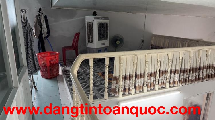 # Nhà Lô Góc Kiệt 2.5m gần MT Hải Phòng, ngay Siêu Thị, 60m2, gác lửng 3.x tỷ