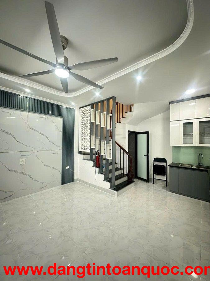 Tôn Đức Thắng • 31m² • 5T • MT 5.3m • 9.9 Tỷ • Đống Đa – Hà Nội