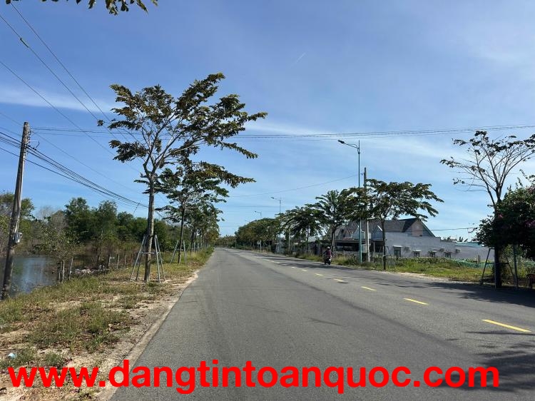 Bán 591m2  đất mặt tiền Hùng Vương, Tân Bình, LaGi sát Biển giá rẻ nhất