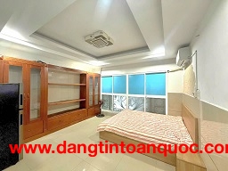 Phòng full nội thất: máy lạnh, tủ lạnh, tủ quần áo, giường, quạt.