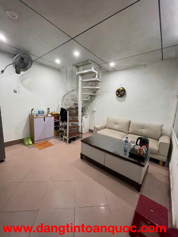 Cho thuê nhà nguyên căn ngõ 260 Phố Vọng,  25m² x 4 tầng, 2 ngủ, 8 Triệu