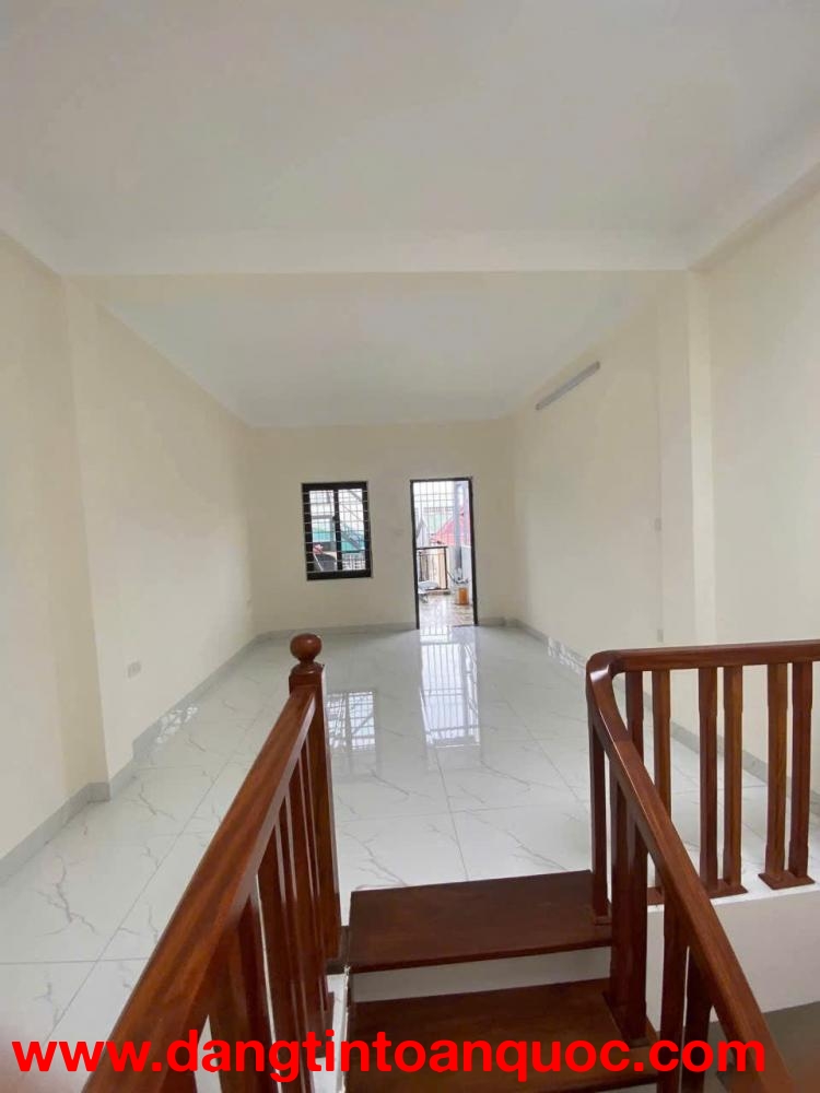 Cho thuê nhà nguyên căn 608 Đê La Thành,  40 m², 5 tầng, 4 ngủ, 4 vệ sinh, 15 Triệu