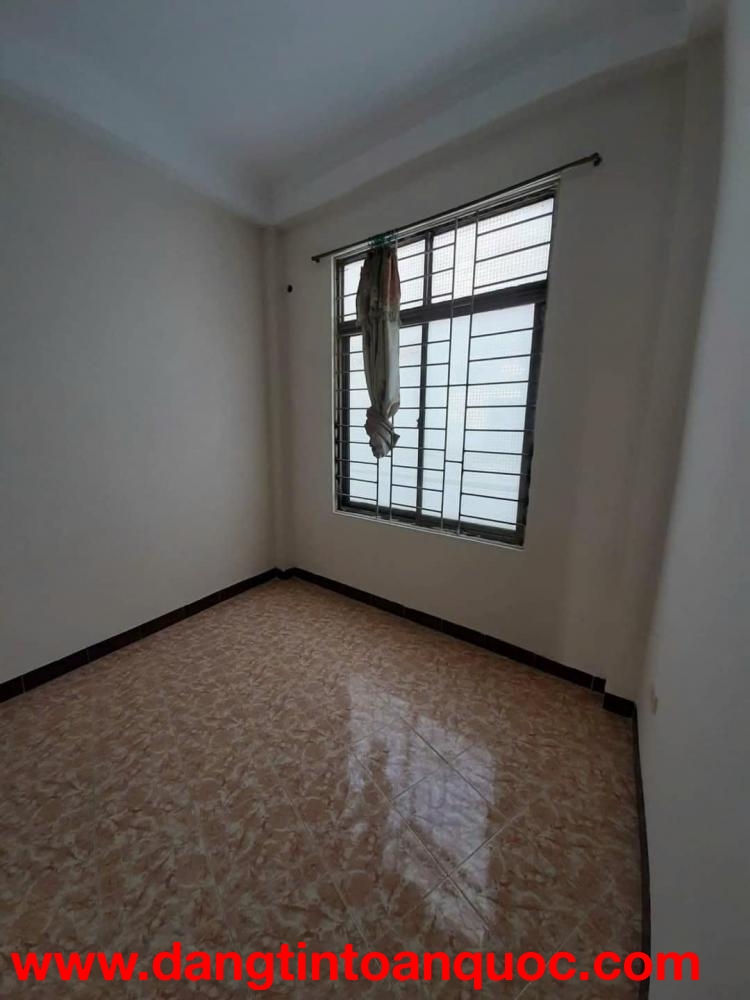 Cho thuê nhà nguyên căn ngõ 113 Nguyễn Chính, 40 m², 4 tầng  7,5 triệu