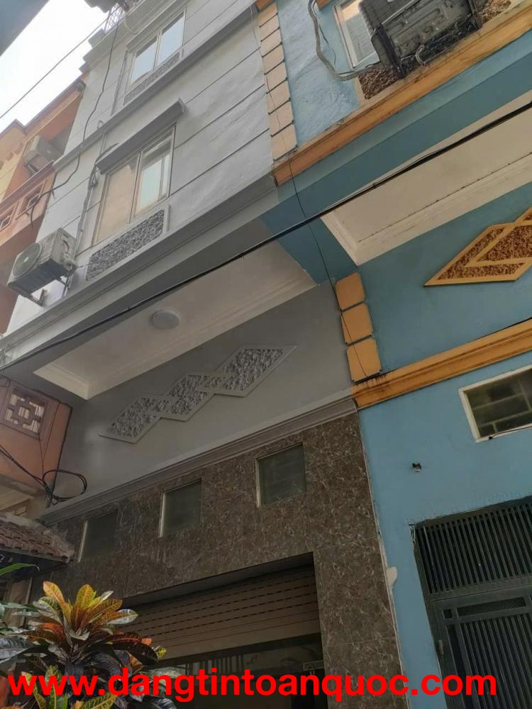 Cho thuê nhà nguyên căn ngõ 17 Hưng Phúc 40 m², 5 tầng, 4 phòng ngủ, 3 WC. 10 triệu