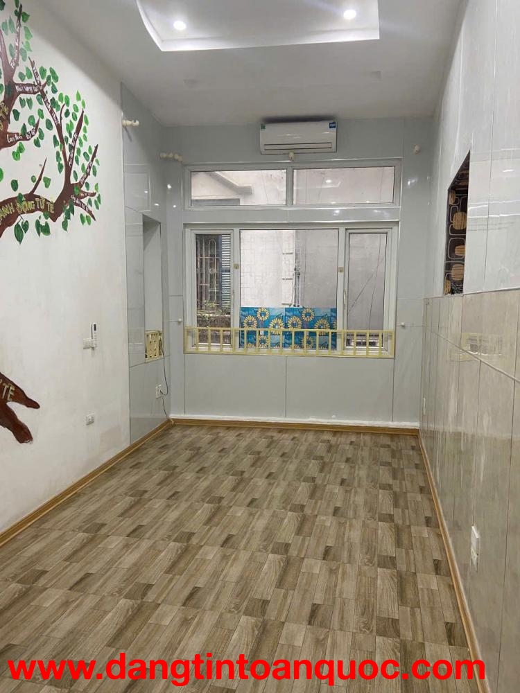 Cho thuê nhà ngõ ô tô Nguyễn Phúc Lai,  32m² x 5 tầng, 3PN, 4 WC, 13 Triệu