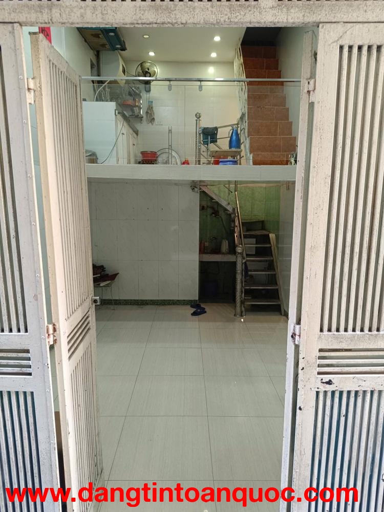 Cho thuê nhà ngõ Khâm Thiên, 18m² x 4 tầng, 3 ngủ, giá 8 triệu