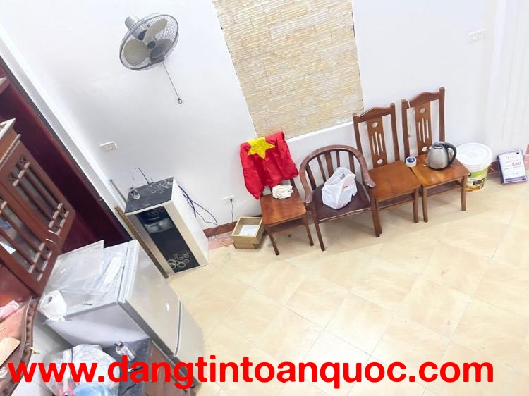 Cho thuê nhà ngõ Đặng Tiến Đông, 45m² x 4 tầng, giá 14 triệu