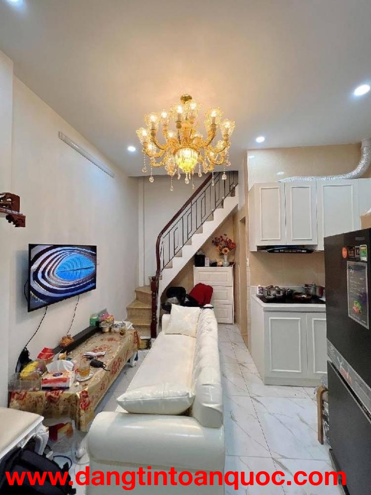 bán nhà quán thánh ba đình 22m x4 tầng 6,9 tỷ lô góc,3 nhà ra phố