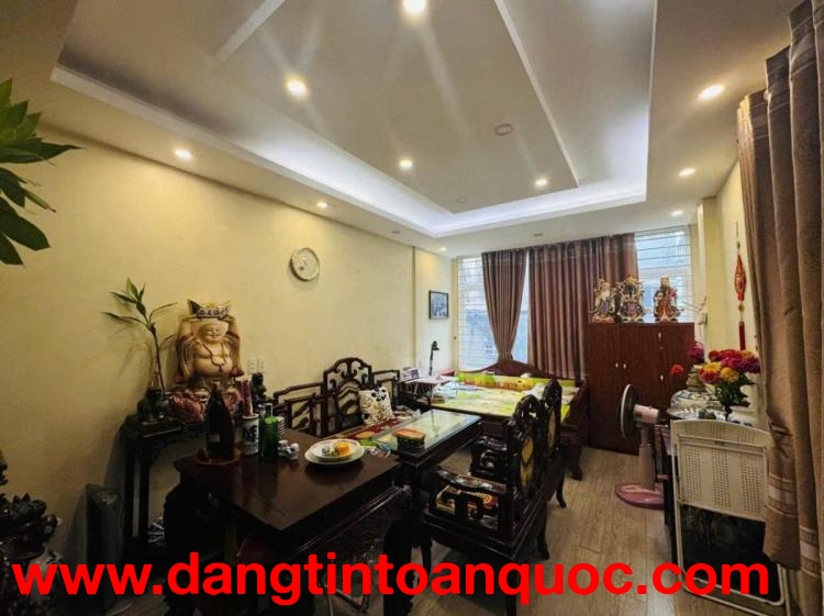 BÁN NHÀ HOÀNG HOA THÁM GẦN PHỐ LÔ GÓC 2 THOÁNG 40M 5 TẦNG 10 TỶ