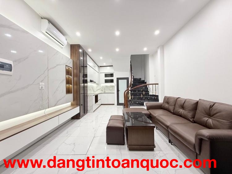 bán nhà đội cấn DT 35m giá 11,5 tỷ lô góc 2 nhà ra phố,full nội thất