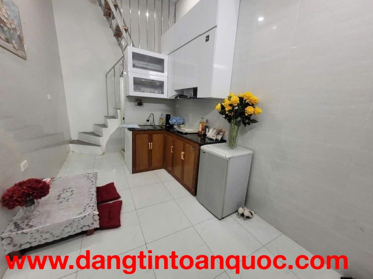 Cho thuê nhà tập thể phố Cảm Hội, 75m2, 2 ngủ, 7.5 Triệu