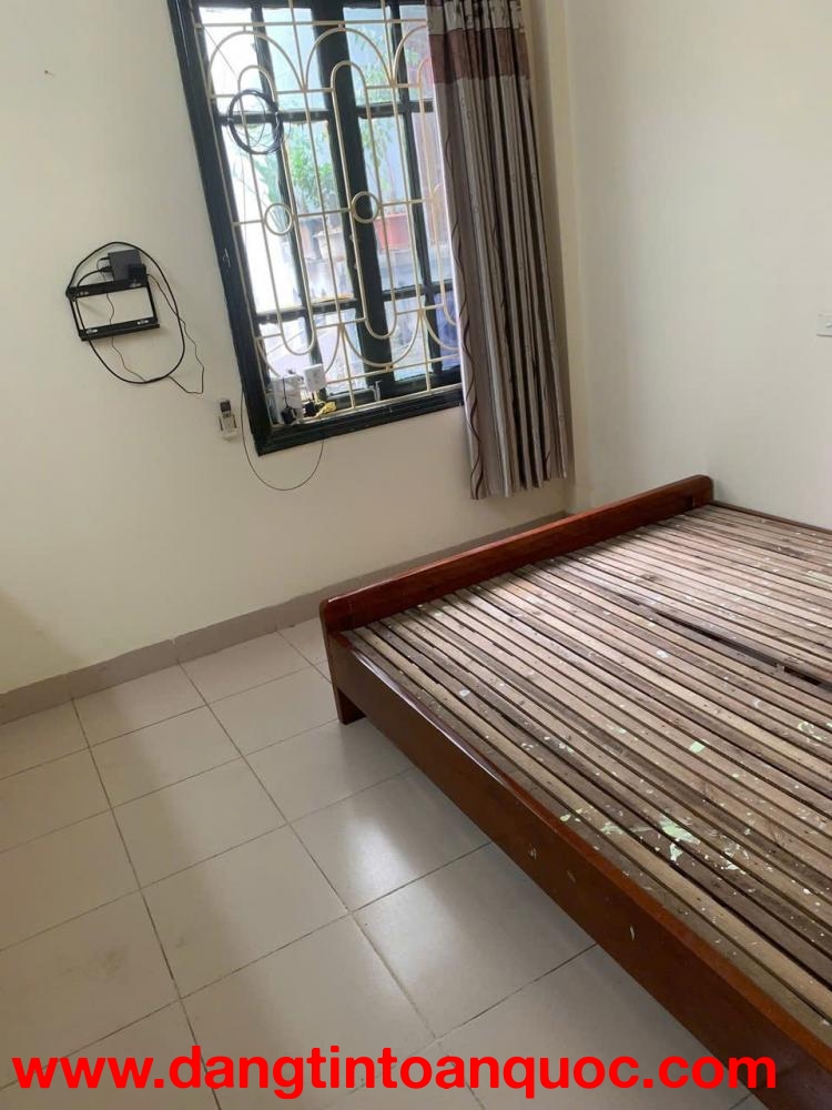 Cho thuê nhà nguyên căn ngõ 250 Tân Mai, 30m2 x 3 tầng, gồm 3 ngủ.8.5 triệu