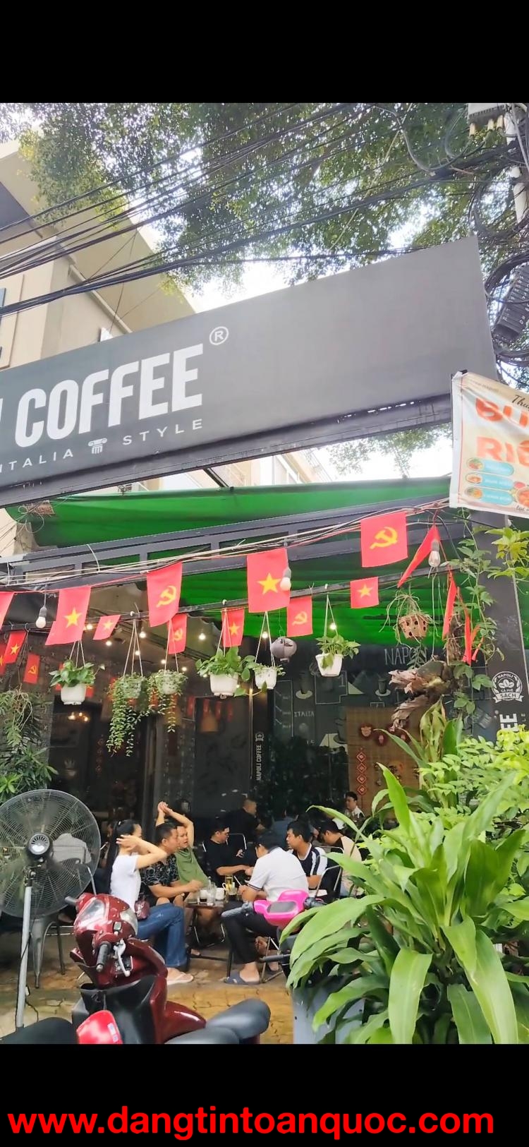 Cần sang quán cà phê lô góc hai mặt tiền vị trí cực đẹp ngay chung cư An Bình