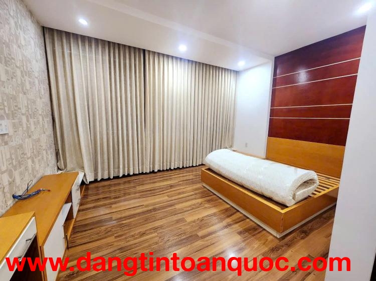 Nhà 5*10m 2 lầu/ST hẻm 125 Nguyễn Thị Tần P1Q8