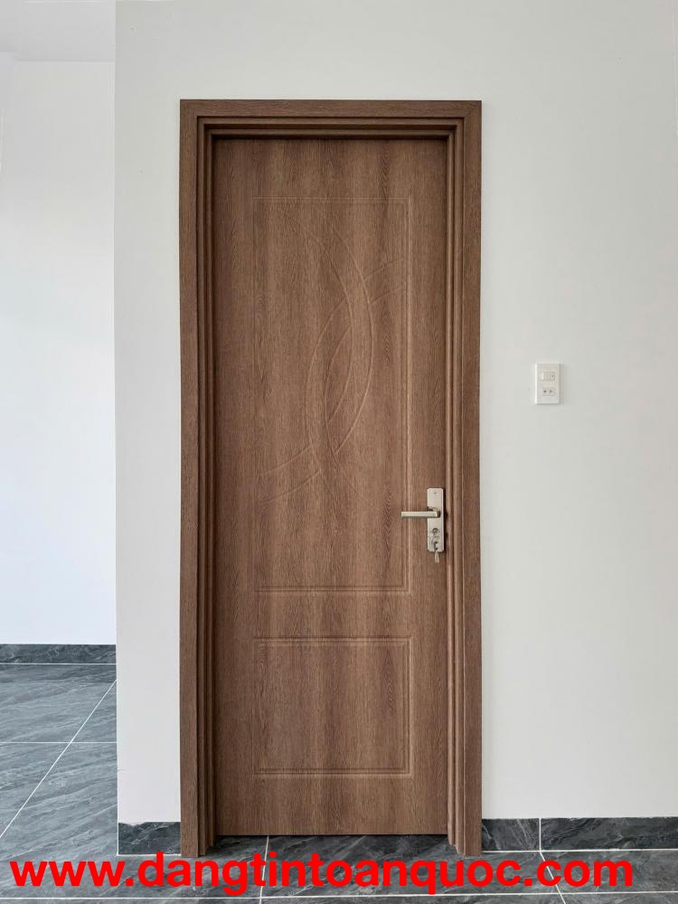 Cửa Nhựa Composite Vân Gỗ Nâu – Sang Trọng Như Gỗ, Bền Đẹp Vượt Thời Gian