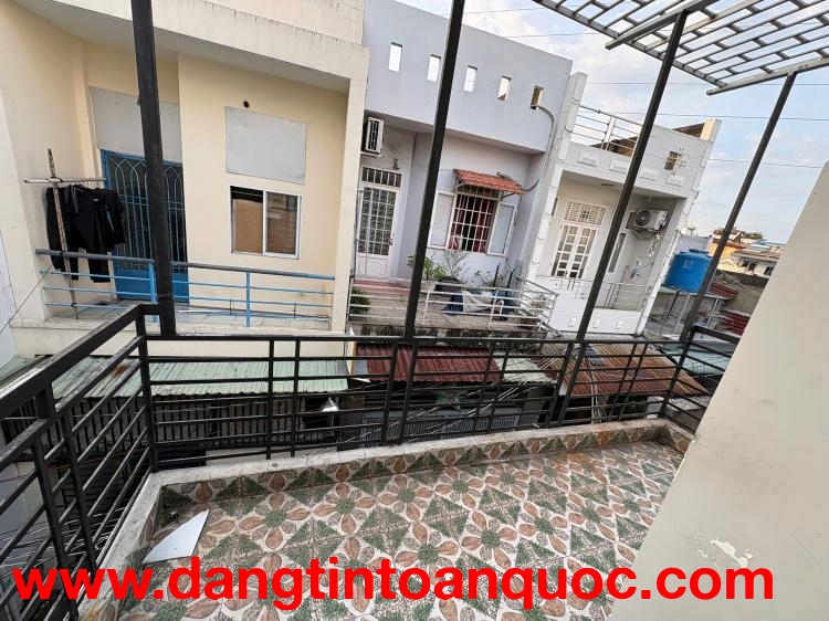 Cho thuê nhà nguyên căn 2 tầng, vị trí thuận tiện Quận 12