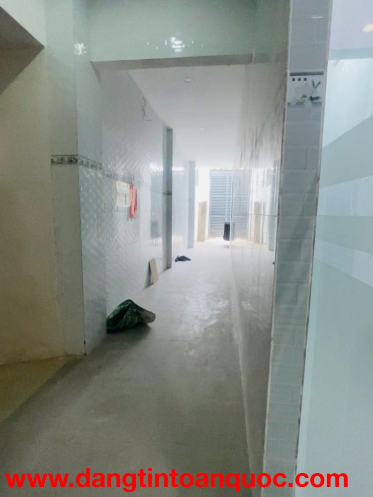 Bán nhà 3 tầng 130m2 ở đường số 6, Phường Linh Trung, Thủ Đức, TP HCM. Giá 10,15  tỷ, sổ hồng đầy đủ