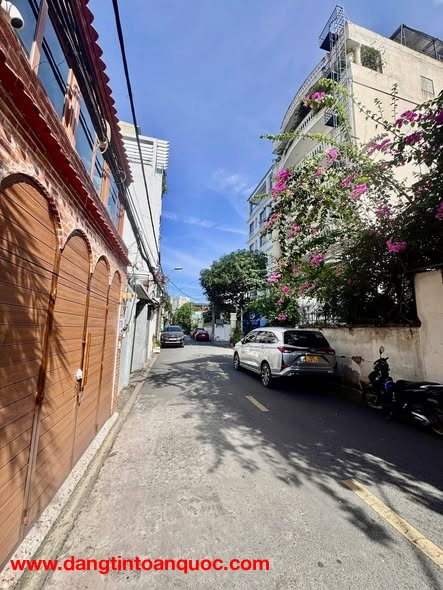 Nhà MT Đường 43 Quận 2 Phường Thảo Điền Cũ.