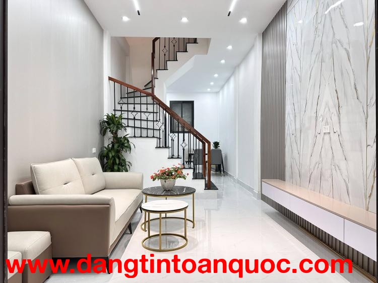 Bán Nhà mới ngõ 282 Kim Giang-38m*5tầng-Sát KĐT, ĐH Thăng Long. Ô tô đỗ cách 10m. 9,8 tỷ