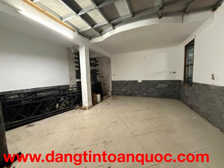 CHÍNH CHỦ BÁN NHÀ HAI BÀ TRƯNG TRẦN KHÁT TRÂN  5 TẦNG 3 NGỦ GIÁ 7.x TỶ  Sổ đỏ pháp lý chuẩn ( Có TL 