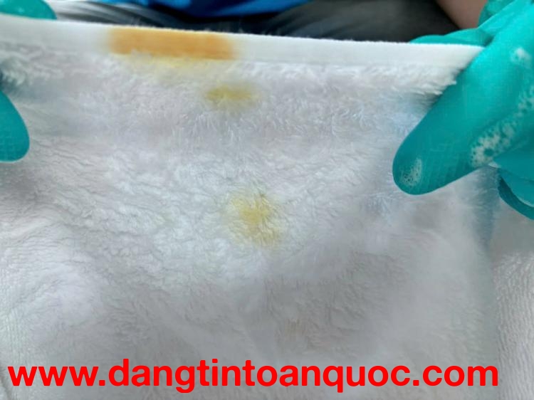 Cách tẩy điểm trị vết kem chống nắng, vết vàng ố vết thức ăn trên đồ trắng hoặc đồ màu