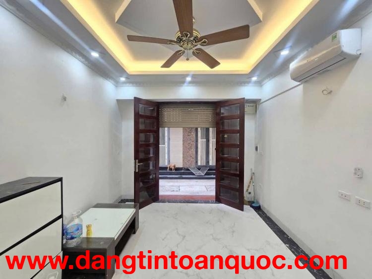 Bán Nhà Đường 8/3. 33m2. 5 tầng. mặt tiền 4.1m. giá 8 Tỷ Hai Bà Trưng Hà Nội