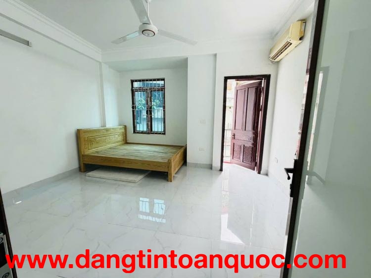 Cho thuê nhà ngõ Giải Phóng 35m² x 3 tầng, 2PN, 3 WC, 9 triệu