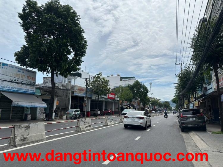 Mặt tiền Lê Hồng Phong - Nha Trang
Dt 340m2 ngang 12,5m Giá 103 tr/m2 mọi thông tin chi tiết vui lòn