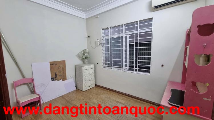 Cho thuê nhà nguyên căn ngõ 1197 Giải Phóng, 30m² x 4 tầng, 4PN, 3 WC, 10 Triệu