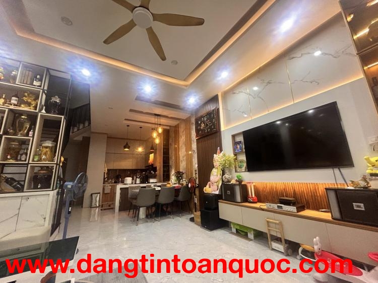 Bán nhà 3 tầng mặt tiền Thanh Lương 9, Hòa Xuân, đường 7m5, giá 9.3 tỷ