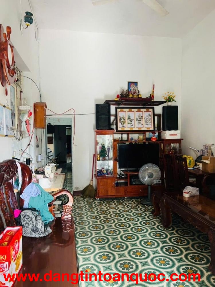 Bán đất tặng nhà MT Trần Quang Khải, 84m2, ngang 4.5m, sát biển, giá 8.6 tỷ