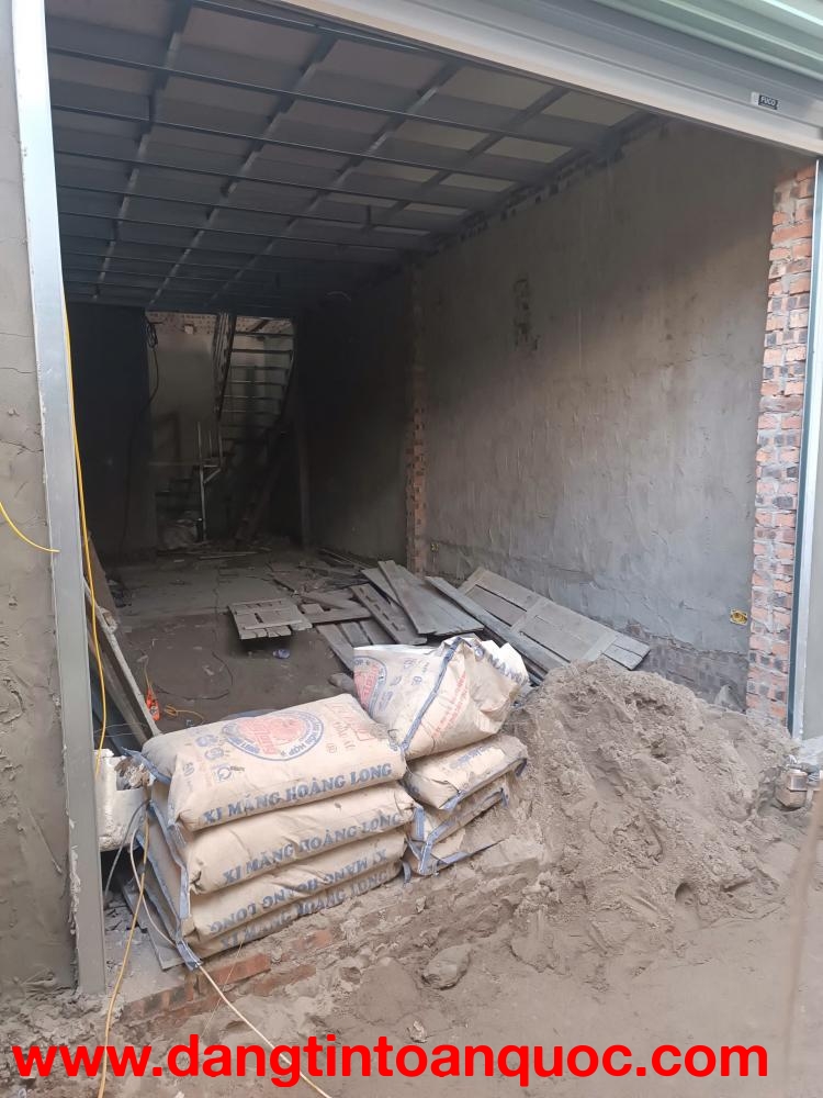 Chính chủ bán nhà 2 tầng 36m phố Bùi Huy Bích, ô tô đỗ cửa, ngay đường lớn