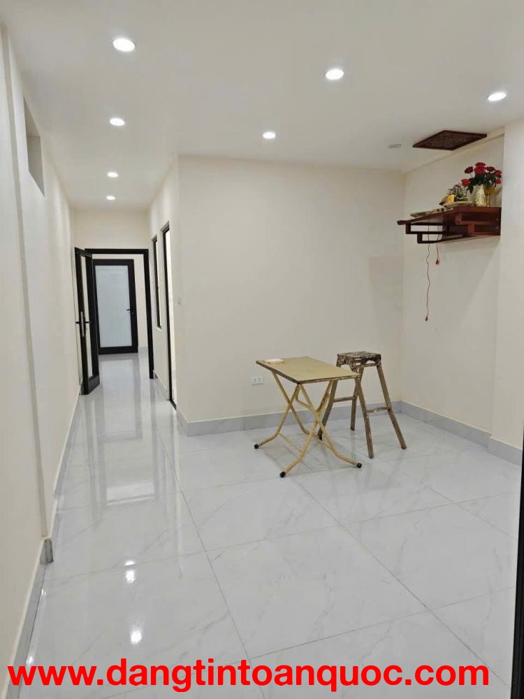 Cho thuê nhà tập thể tầng 1 Nguyễn Khuyến, 60m², 2 phòng ngủ, 1 vệ sinh, 8 triệu