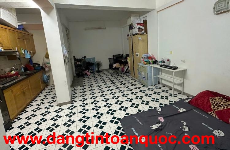 Cho thuê căn hộ tập thể tầng 5, ngõ 658 Trương Định, 5,7 triệu