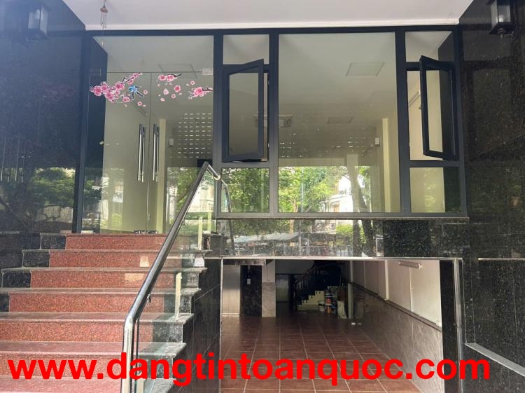 18.12.25.1 Cho thuê 6 tầng mặt phố gần CV Cầu Giấy, có thể làm văn phòng, kinh doanh, xuất khẩu lao 